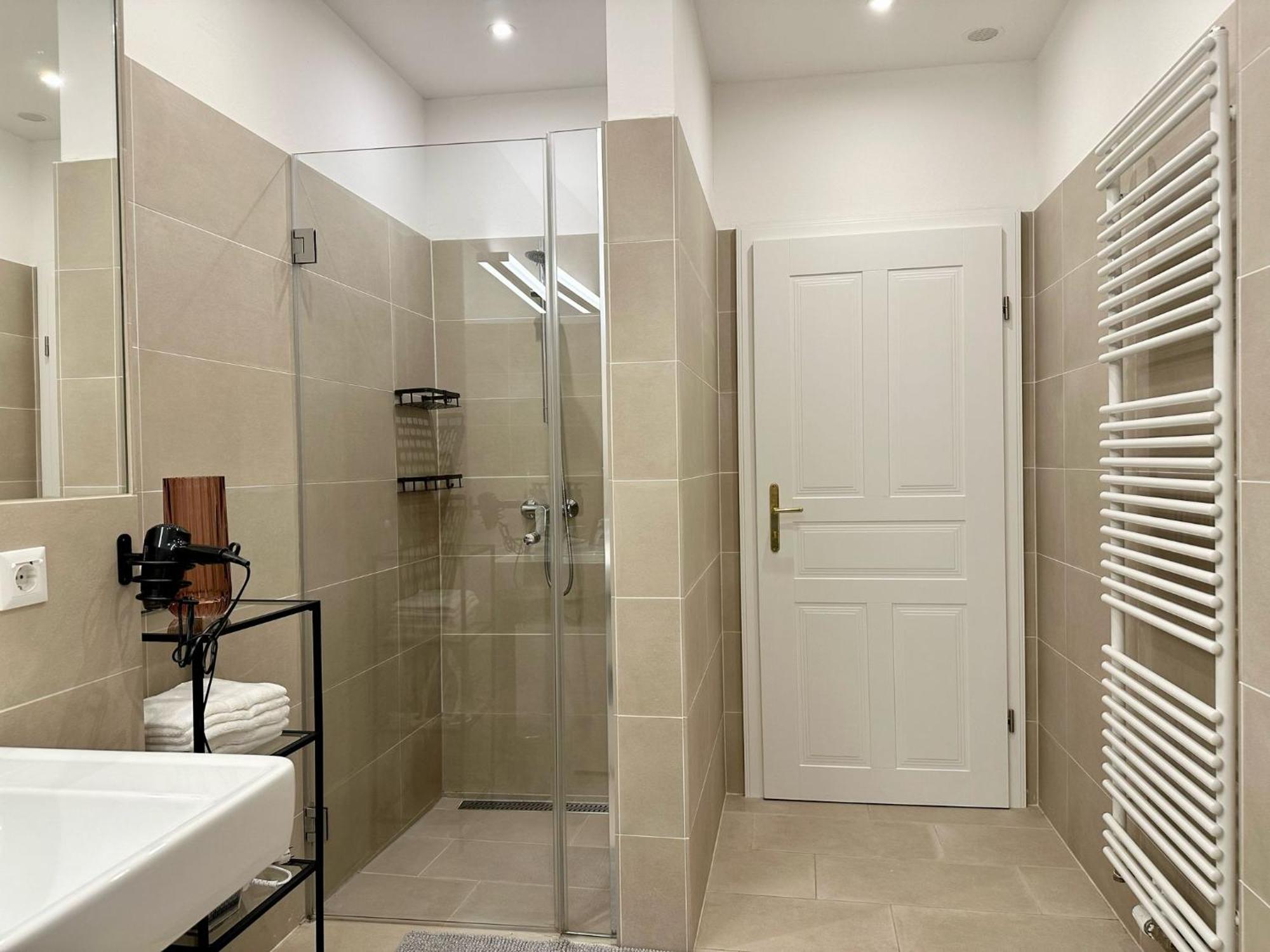 Designer Apartment Near Main Station Вена Экстерьер фото