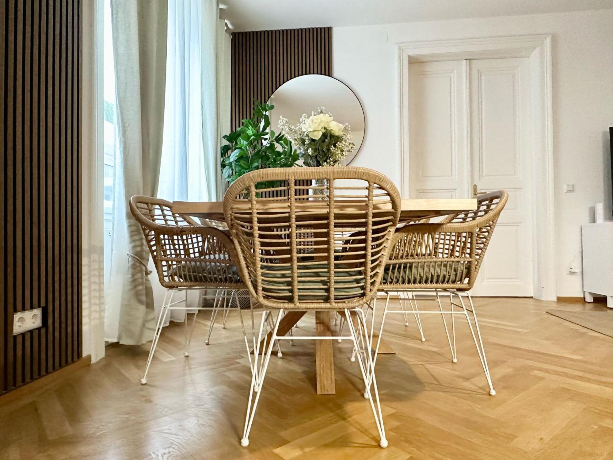 Designer Apartment Near Main Station Вена Экстерьер фото
