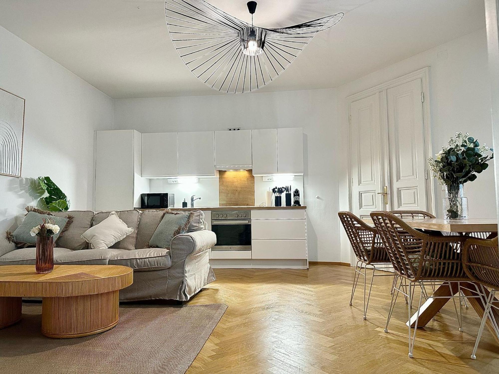 Designer Apartment Near Main Station Вена Экстерьер фото